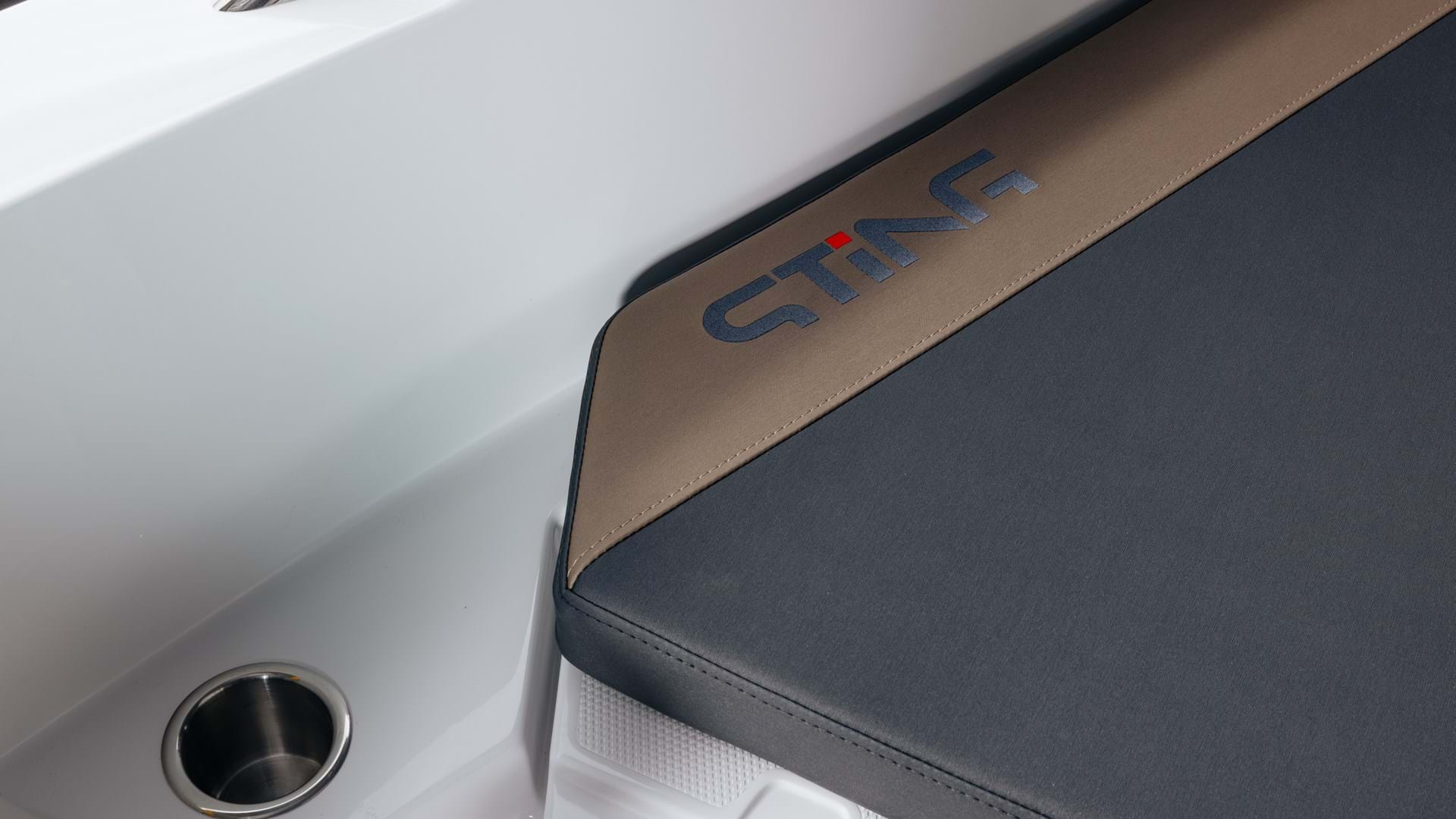 Sting 580 T - upholstery bow